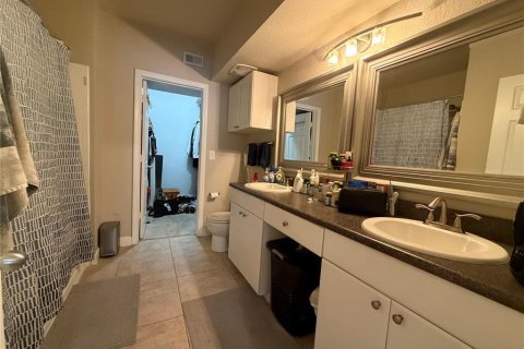 Condo in Orlando, Florida, 2 bedrooms № 2209993 - photo 17