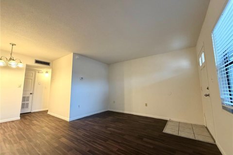 Appartement à louer à Winter Haven, Floride: 1 chambre, 63.17 m2 № 2115521 - photo 2