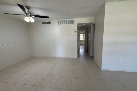 Condominio en venta en Miami Gardens, Florida, 2 dormitorios, 94.02 m2 № 1872024 - foto 8