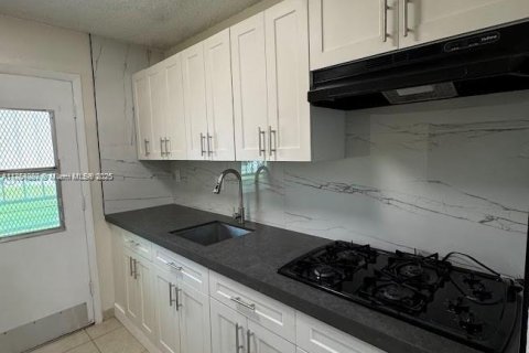 Condominio en venta en Miami Gardens, Florida, 2 dormitorios, 94.02 m2 № 1872024 - foto 1