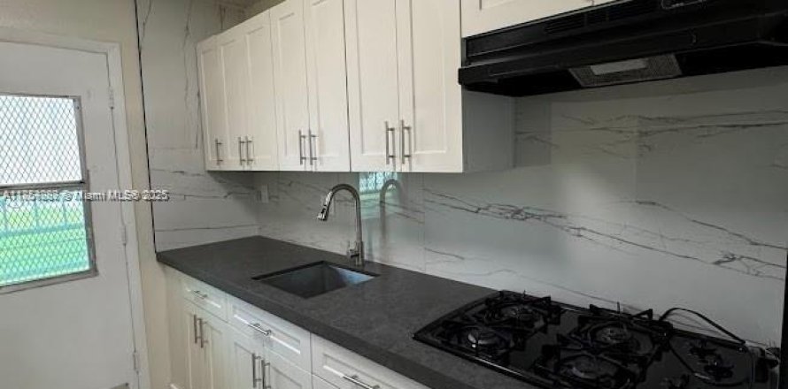 Condominio en Miami Gardens, Florida, 2 dormitorios  № 1872024