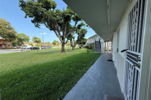 Condominio en venta en Miami Gardens, Florida, 2 dormitorios, 94.02 m2 № 1872024 - foto 20