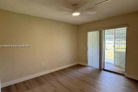 Condominio en venta en Miami Gardens, Florida, 2 dormitorios, 94.02 m2 № 1872024 - foto 16