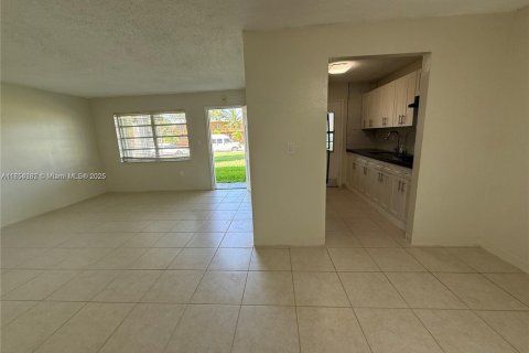 Condominio en venta en Miami Gardens, Florida, 2 dormitorios, 94.02 m2 № 1872024 - foto 7