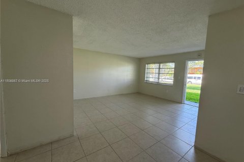 Condominio en venta en Miami Gardens, Florida, 2 dormitorios, 94.02 m2 № 1872024 - foto 6