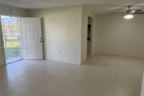Condominio en venta en Miami Gardens, Florida, 2 dormitorios, 94.02 m2 № 1872024 - foto 5