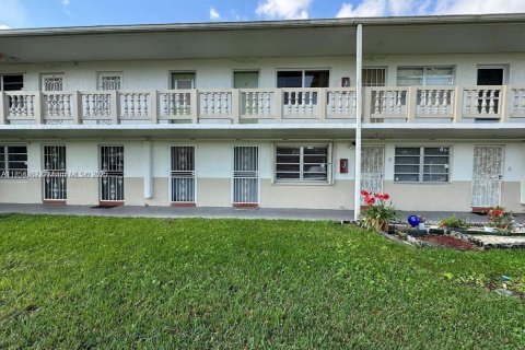 Condominio en venta en Miami Gardens, Florida, 2 dormitorios, 94.02 m2 № 1872024 - foto 19