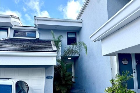 Copropriété à louer à Sunny Isles Beach, Floride: 3 chambres, 210.42 m2 № 2066630 - photo 3