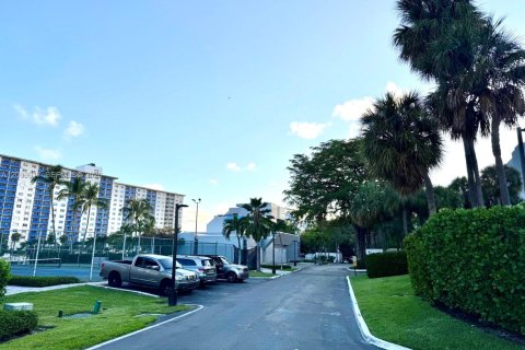 Copropriété à louer à Sunny Isles Beach, Floride: 3 chambres, 210.42 m2 № 2066630 - photo 18