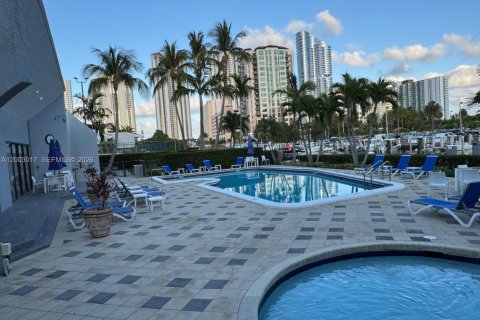 Copropriété à louer à Sunny Isles Beach, Floride: 3 chambres, 210.42 m2 № 2066630 - photo 9