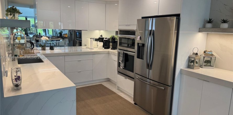 Condo à Sunny Isles Beach, Floride, 3 chambres  № 2066630