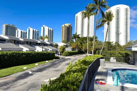 Copropriété à louer à Sunny Isles Beach, Floride: 3 chambres, 210.42 m2 № 2066630 - photo 20