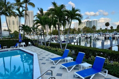 Copropriété à louer à Sunny Isles Beach, Floride: 3 chambres, 210.42 m2 № 2066630 - photo 8