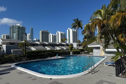 Copropriété à louer à Sunny Isles Beach, Floride: 3 chambres, 210.42 m2 № 2066630 - photo 16