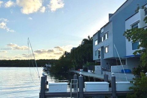 Copropriété à louer à Sunny Isles Beach, Floride: 3 chambres, 210.42 m2 № 2066630 - photo 4