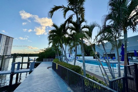 Copropriété à louer à Sunny Isles Beach, Floride: 3 chambres, 210.42 m2 № 2066630 - photo 12