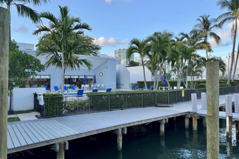 Copropriété à louer à Sunny Isles Beach, Floride: 3 chambres, 210.42 m2 № 2066630 - photo 6