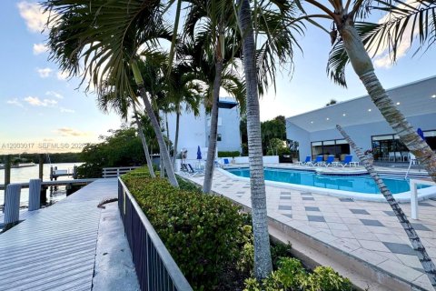 Copropriété à louer à Sunny Isles Beach, Floride: 3 chambres, 210.42 m2 № 2066630 - photo 11