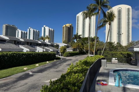 Copropriété à louer à Sunny Isles Beach, Floride: 3 chambres, 210.42 m2 № 2066630 - photo 17