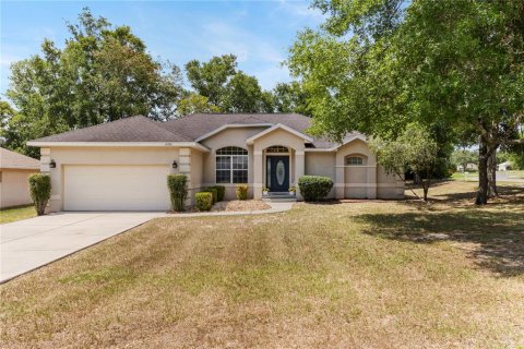 House in Dunnellon, Florida 3 bedrooms, 169.45 sq.m. № 1765533 - photo 1