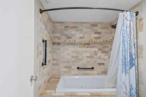 Copropriété à vendre à Madeira Beach, Floride: 2 chambres, 113.81 m2 № 2373971 - photo 24