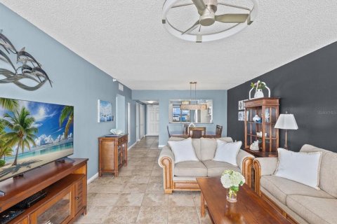 Copropriété à vendre à Madeira Beach, Floride: 2 chambres, 113.81 m2 № 2373971 - photo 12