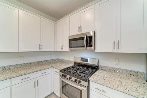 House in LORRAINE LAKES in Bradenton, Florida 4 bedrooms, 208.01 sq.m. № 2408132 - photo 26