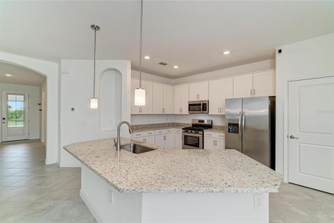 House in LORRAINE LAKES in Bradenton, Florida 4 bedrooms, 208.01 sq.m. № 2408132 - photo 24
