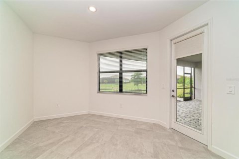 House in LORRAINE LAKES in Bradenton, Florida 4 bedrooms, 208.01 sq.m. № 2408132 - photo 30