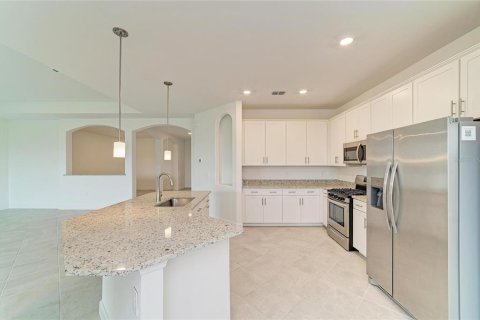 House in LORRAINE LAKES in Bradenton, Florida 4 bedrooms, 208.01 sq.m. № 2408132 - photo 25