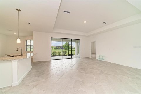 House in LORRAINE LAKES in Bradenton, Florida 4 bedrooms, 208.01 sq.m. № 2408132 - photo 16