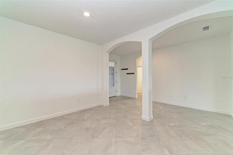 House in LORRAINE LAKES in Bradenton, Florida 4 bedrooms, 208.01 sq.m. № 2408132 - photo 14
