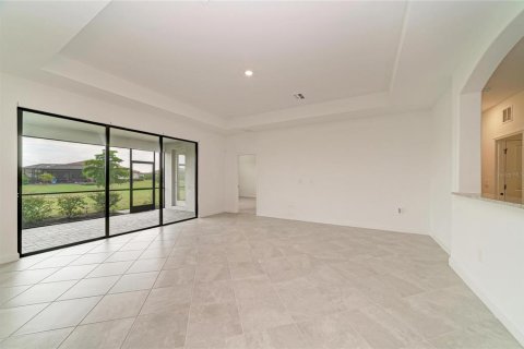 House in LORRAINE LAKES in Bradenton, Florida 4 bedrooms, 208.01 sq.m. № 2408132 - photo 17