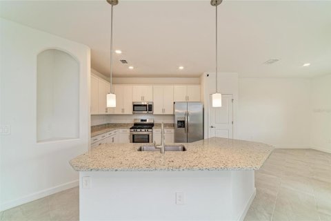 House in LORRAINE LAKES in Bradenton, Florida 4 bedrooms, 208.01 sq.m. № 2408132 - photo 23