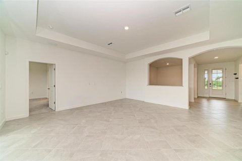 House in LORRAINE LAKES in Bradenton, Florida 4 bedrooms, 208.01 sq.m. № 2408132 - photo 19