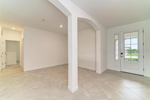 House in LORRAINE LAKES in Bradenton, Florida 4 bedrooms, 208.01 sq.m. № 2408132 - photo 13