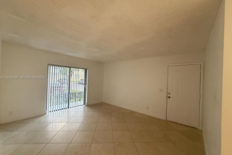 Condo in Deerfield Beach, Florida, 2 bedrooms  № 2082135 - photo 12