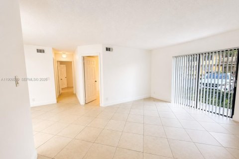 Condo in Deerfield Beach, Florida, 2 bedrooms  № 2082135 - photo 9