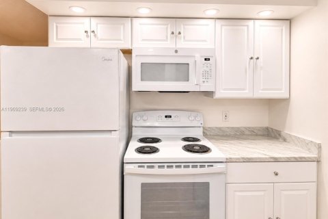 Condo in Deerfield Beach, Florida, 2 bedrooms  № 2082135 - photo 6