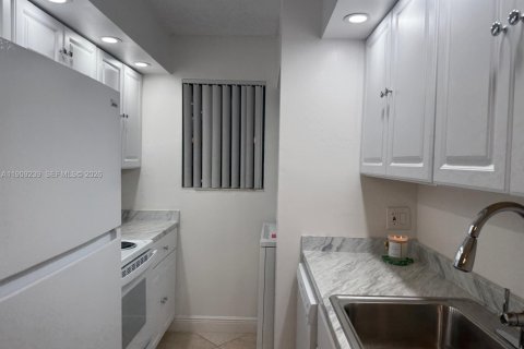 Condo in Deerfield Beach, Florida, 2 bedrooms  № 2082135 - photo 8