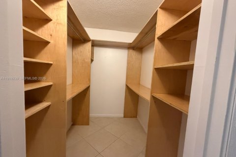 Condo in Deerfield Beach, Florida, 2 bedrooms  № 2082135 - photo 17