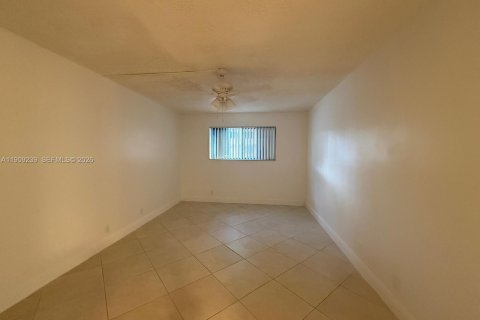 Condo in Deerfield Beach, Florida, 2 bedrooms  № 2082135 - photo 13