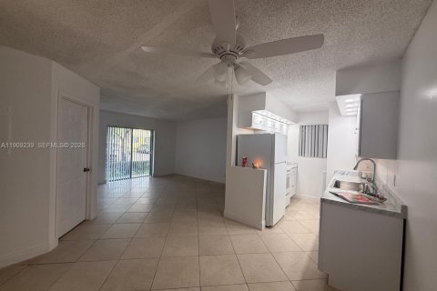 Condo in Deerfield Beach, Florida, 2 bedrooms  № 2082135 - photo 10