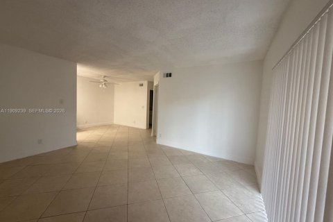 Condo in Deerfield Beach, Florida, 2 bedrooms  № 2082135 - photo 11
