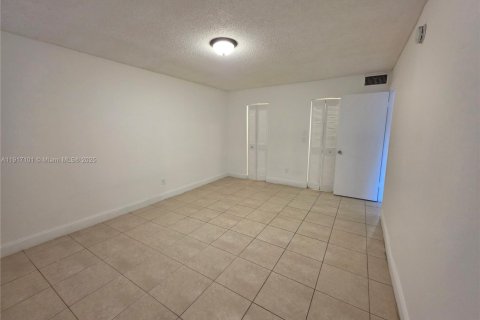 Condo in Lauderhill, Florida, 1 bedroom  № 1973391 - photo 8