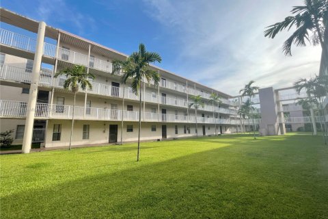 Condo in Lauderhill, Florida, 1 bedroom  № 1973391 - photo 16