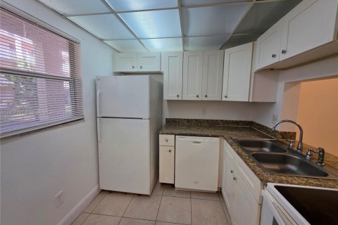 Condo in Lauderhill, Florida, 1 bedroom  № 1973391 - photo 5