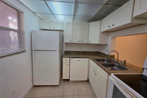 Condo in Lauderhill, Florida, 1 bedroom  № 1973391 - photo 6