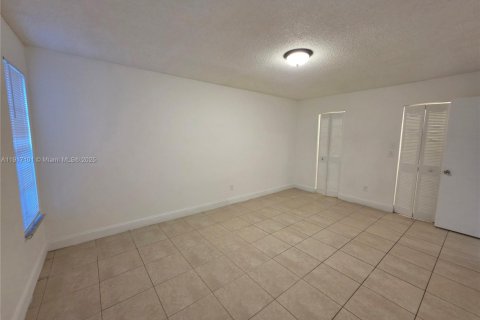Condo in Lauderhill, Florida, 1 bedroom  № 1973391 - photo 9