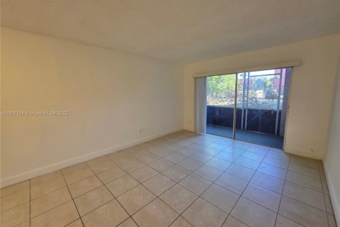 Condo in Lauderhill, Florida, 1 bedroom  № 1973391 - photo 2